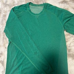 Men’s lululemon long sleeve shirt size medium
